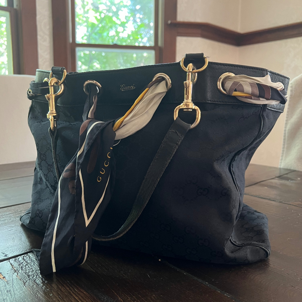 Gucci position tote with silk scarf